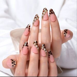 Gold and Brown Press-On Nails with Elegant Accents